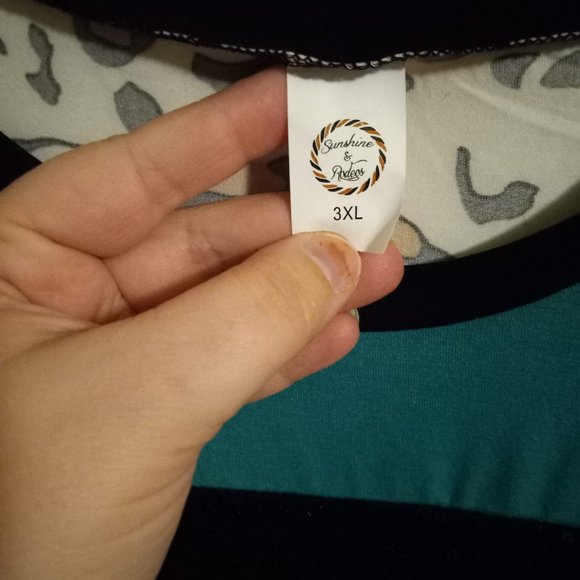 Fun leopard top - Picture 3 of 3